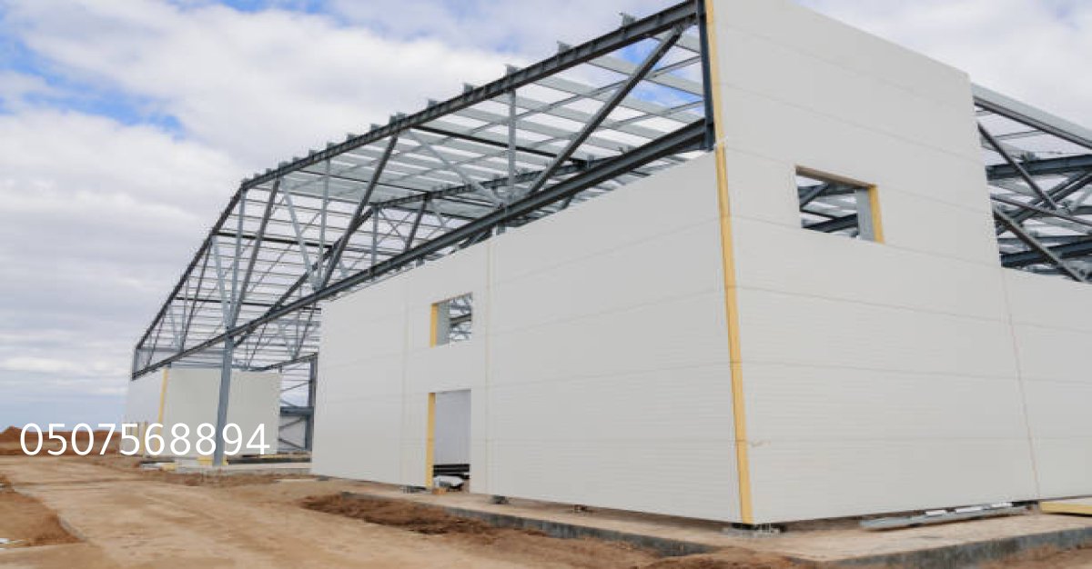 ساندوتش بانل في الرياض | تركيب احترافي وعزل حراري متكامل